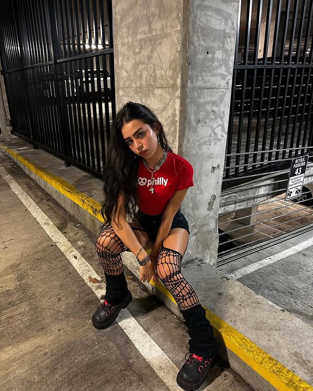 Baddie.bum zoemarias clo2020 — 6/10