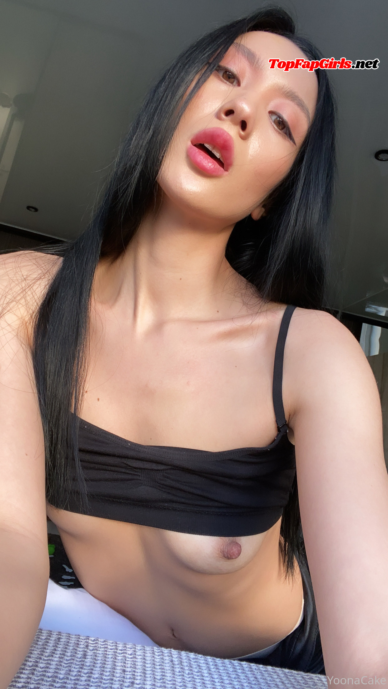 Yoonaleecake Nude